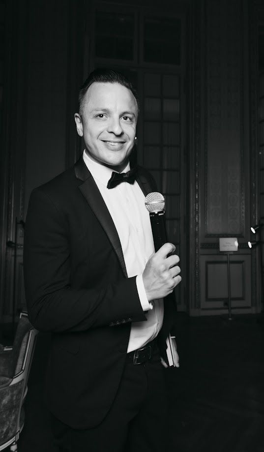 Naïm Terrache smiling on stage, microphone in hand